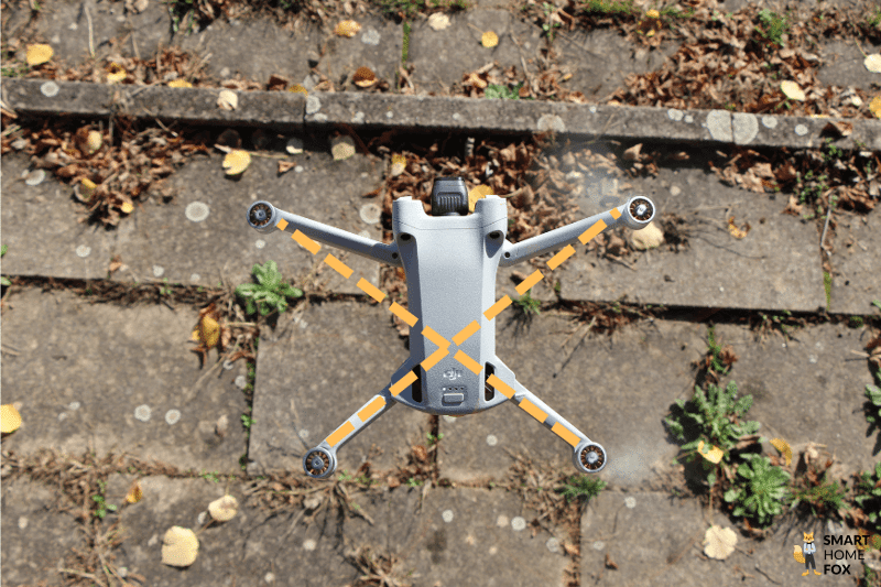 Die Ausrichtung der Rotoren einer DJI Drohne ist X-förmig.